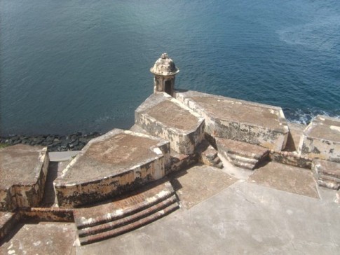 El Morro originally consisted of one tower, but as pirates continued to besiege the island, the fortress expanded.
